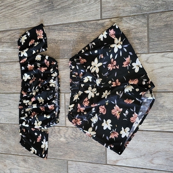 Shein 2 piece high waist shorts amd cropped bubble top set size small - Picture 1 of 3